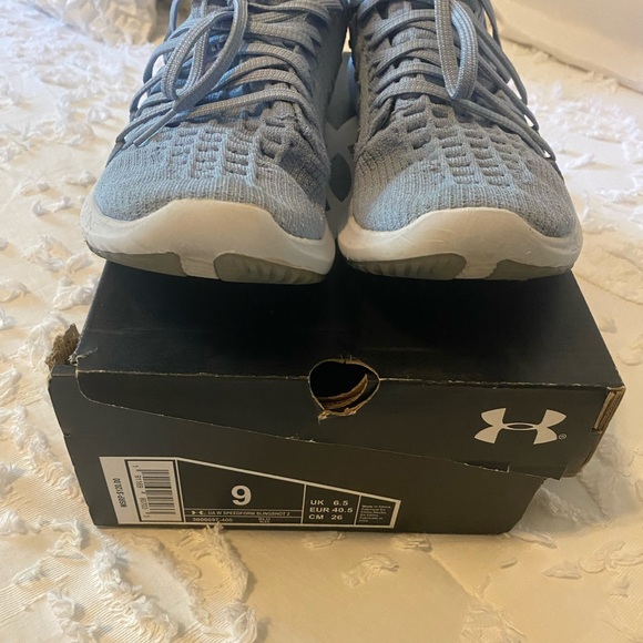 Under Armour running shoes - Picture 10 of 12
